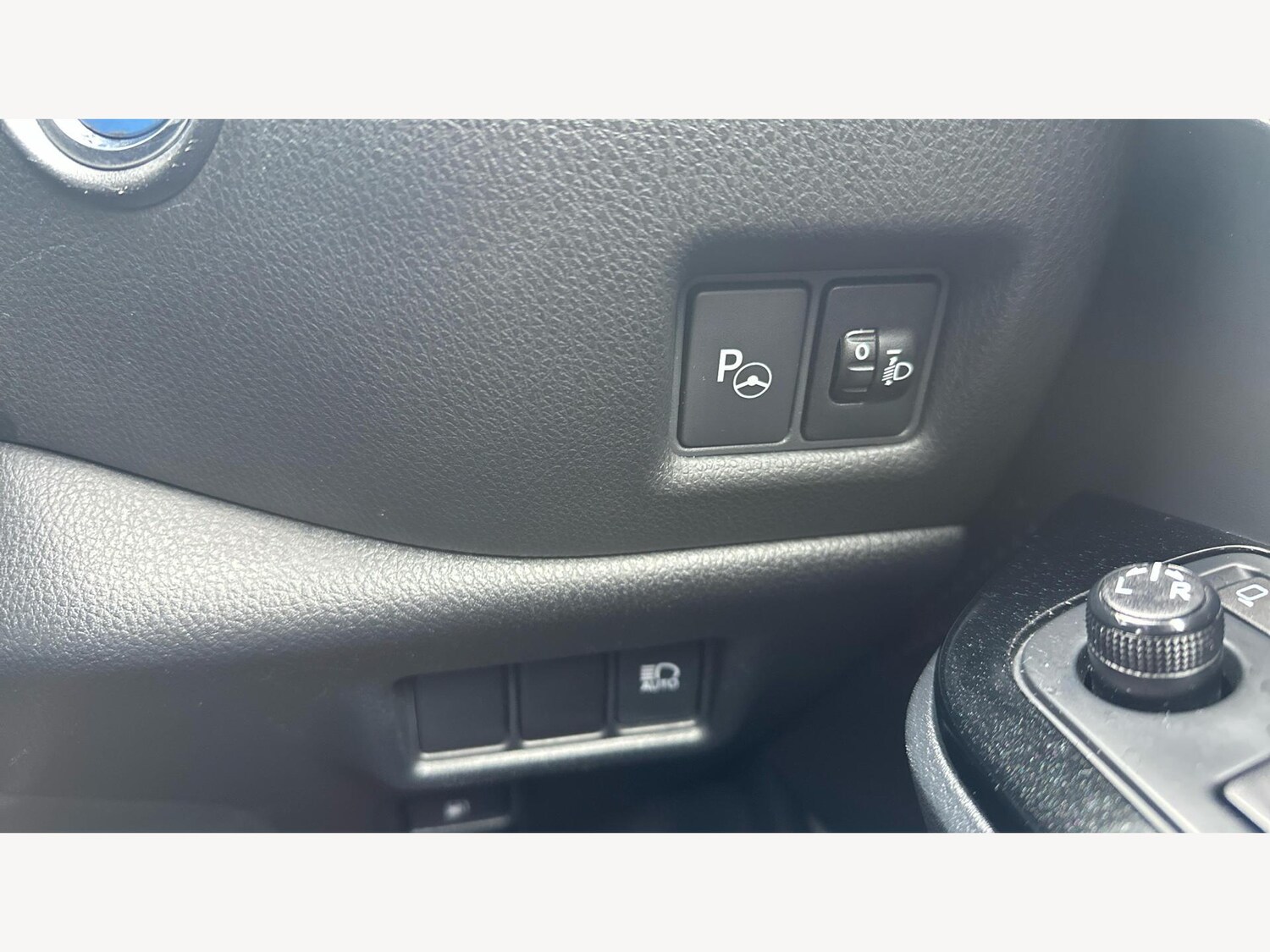 Used Toyota C-HR 2017 for sale - 77400900: Photo 28