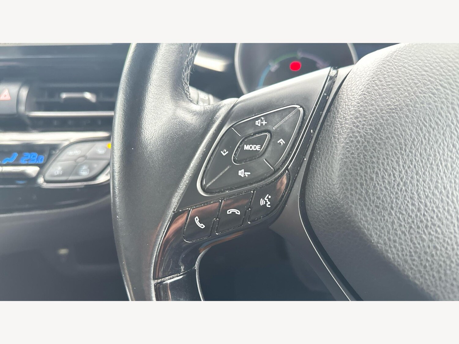 Used Toyota C-HR 2017 for sale - 77400900: Photo 29