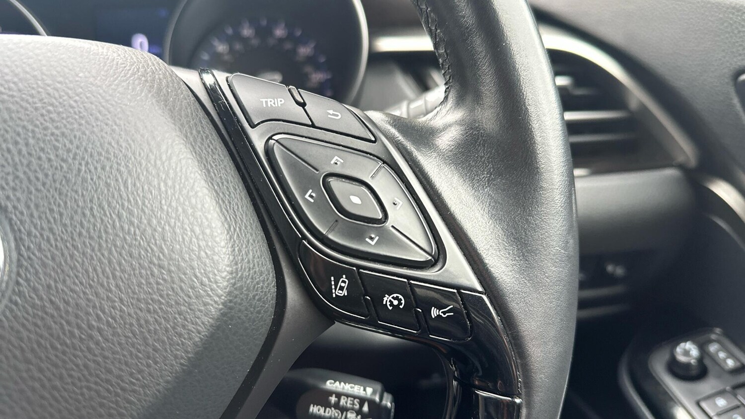 Used Toyota C-HR 2017 for sale - 77400900: Photo 32