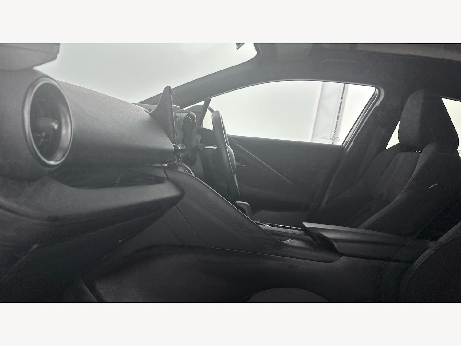 Used Toyota C-HR 2024 for sale - 76370830: Photo 12