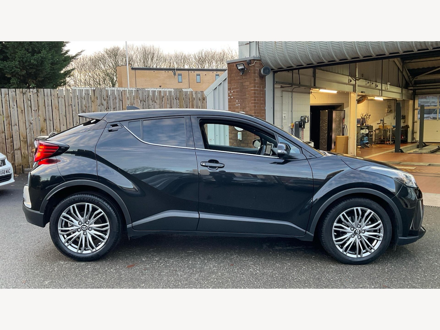 Used Toyota C-HR 2023 for sale - 77163182: Photo 18