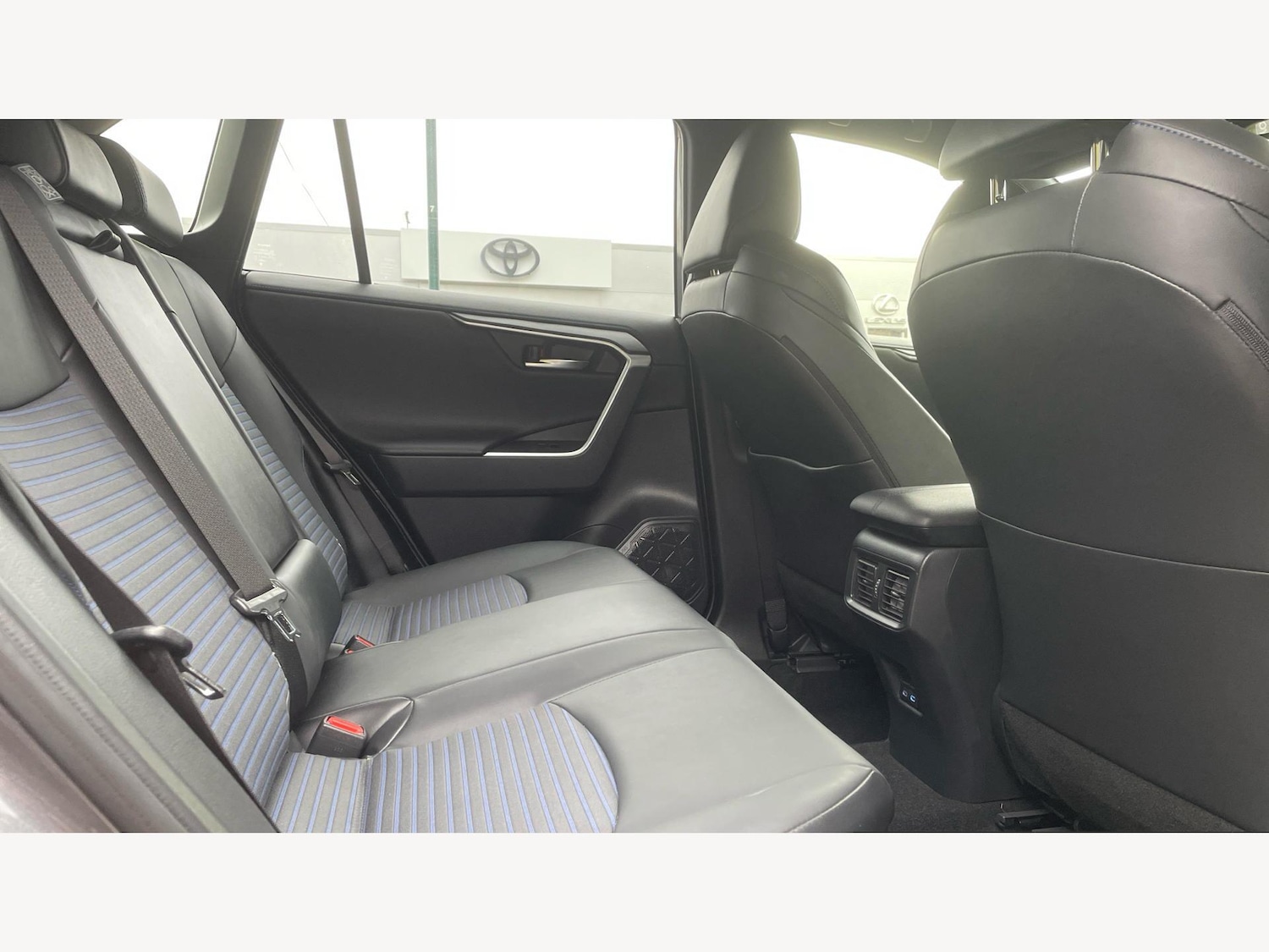 Used Toyota RAV4 2022 for sale - 76855879: Photo 14