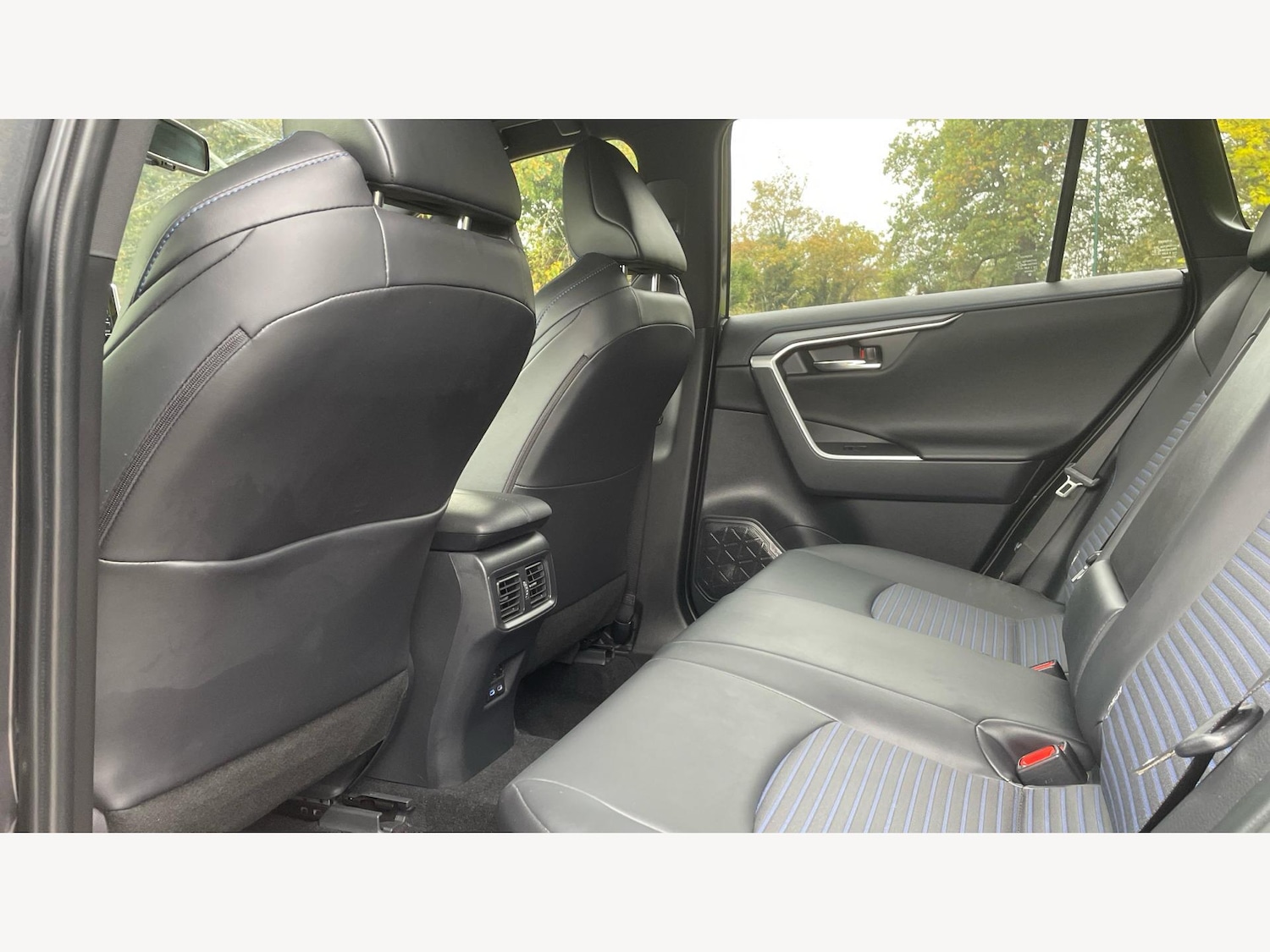 Used Toyota RAV4 2022 for sale - 76855879: Photo 15