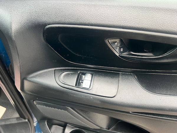 Used Mercedes-Benz Vito 2018 for sale - 76265308: Photo 4