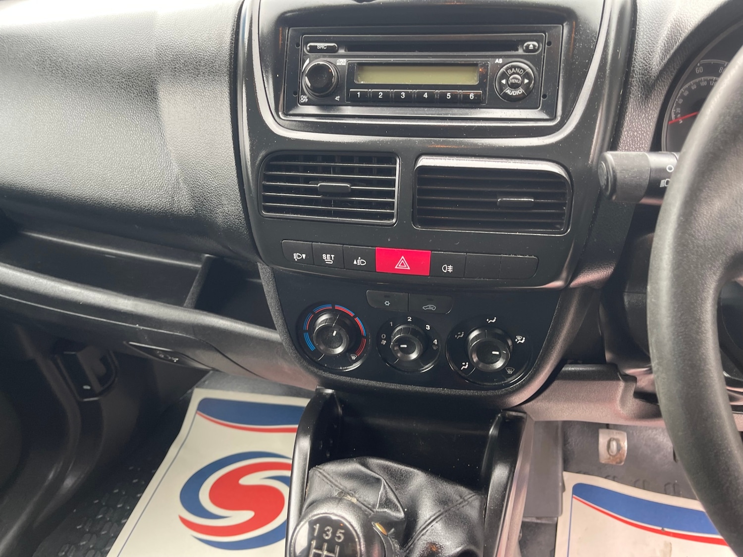 Used Vauxhall Combo 2017 for sale - 78148556: Photo 3