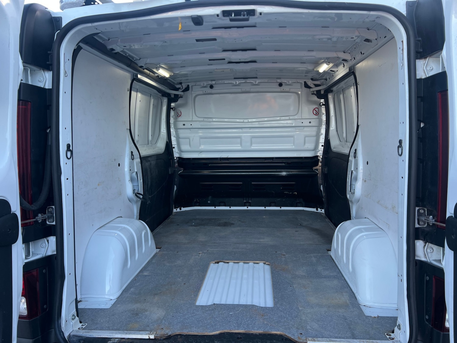 Used Vauxhall Vivaro 2017 for sale - 77943538: Photo 7