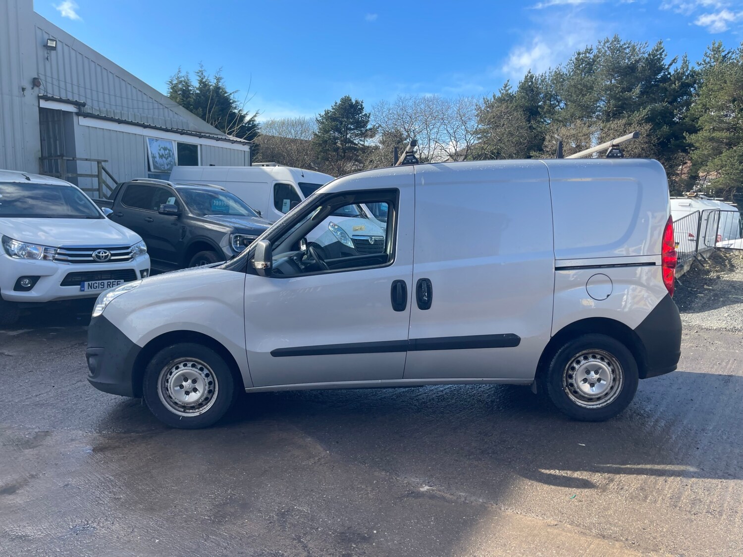 Used Vauxhall Combo 2018 for sale - 78081985: Photo 11