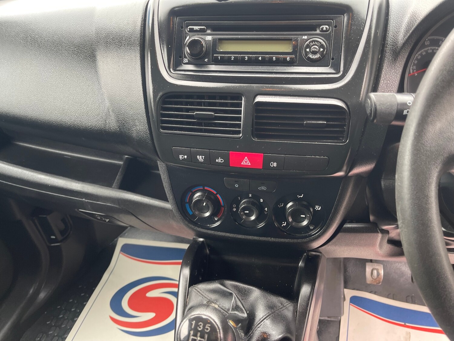 Used Vauxhall Combo 2017 for sale - 78105002: Photo 3