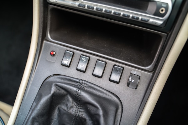 Used Porsche 944 1990 for sale - 73696758: Photo 96