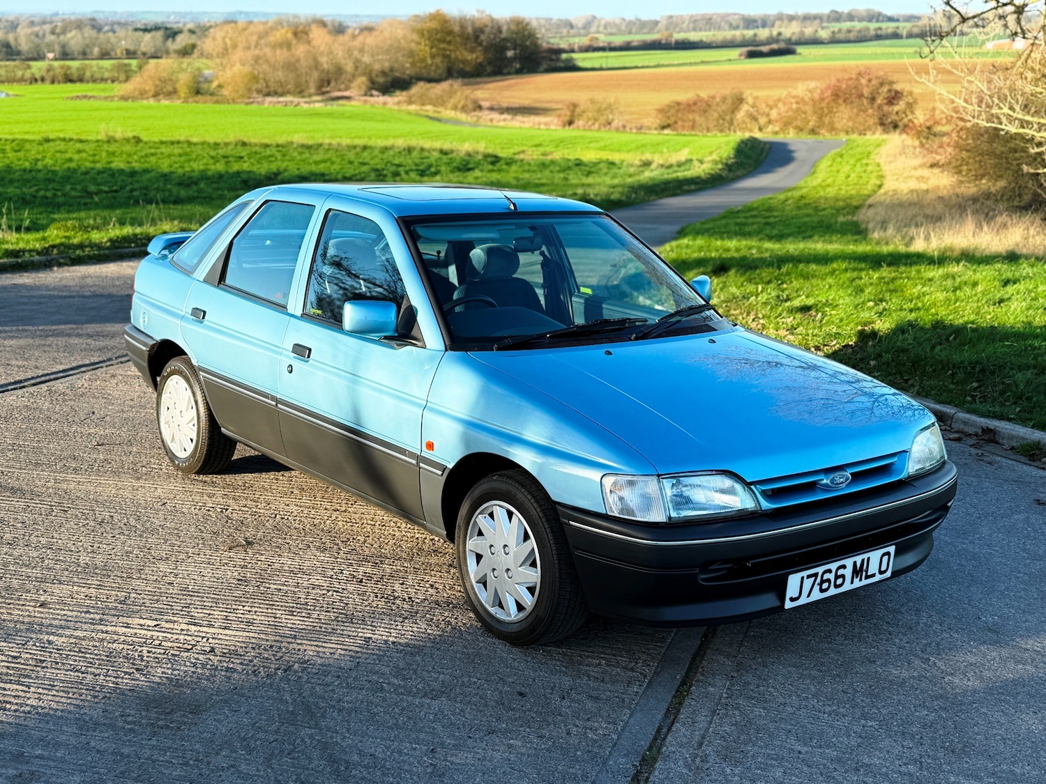 Used Ford Escort 1992 for sale - 76600159: Photo 1