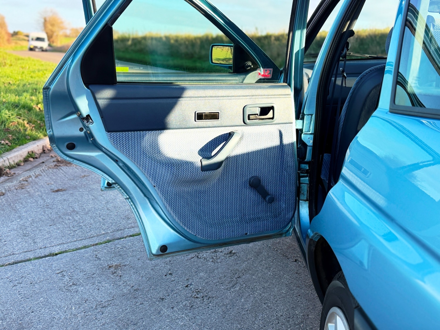 Used Ford Escort 1992 for sale - 76600159: Photo 25