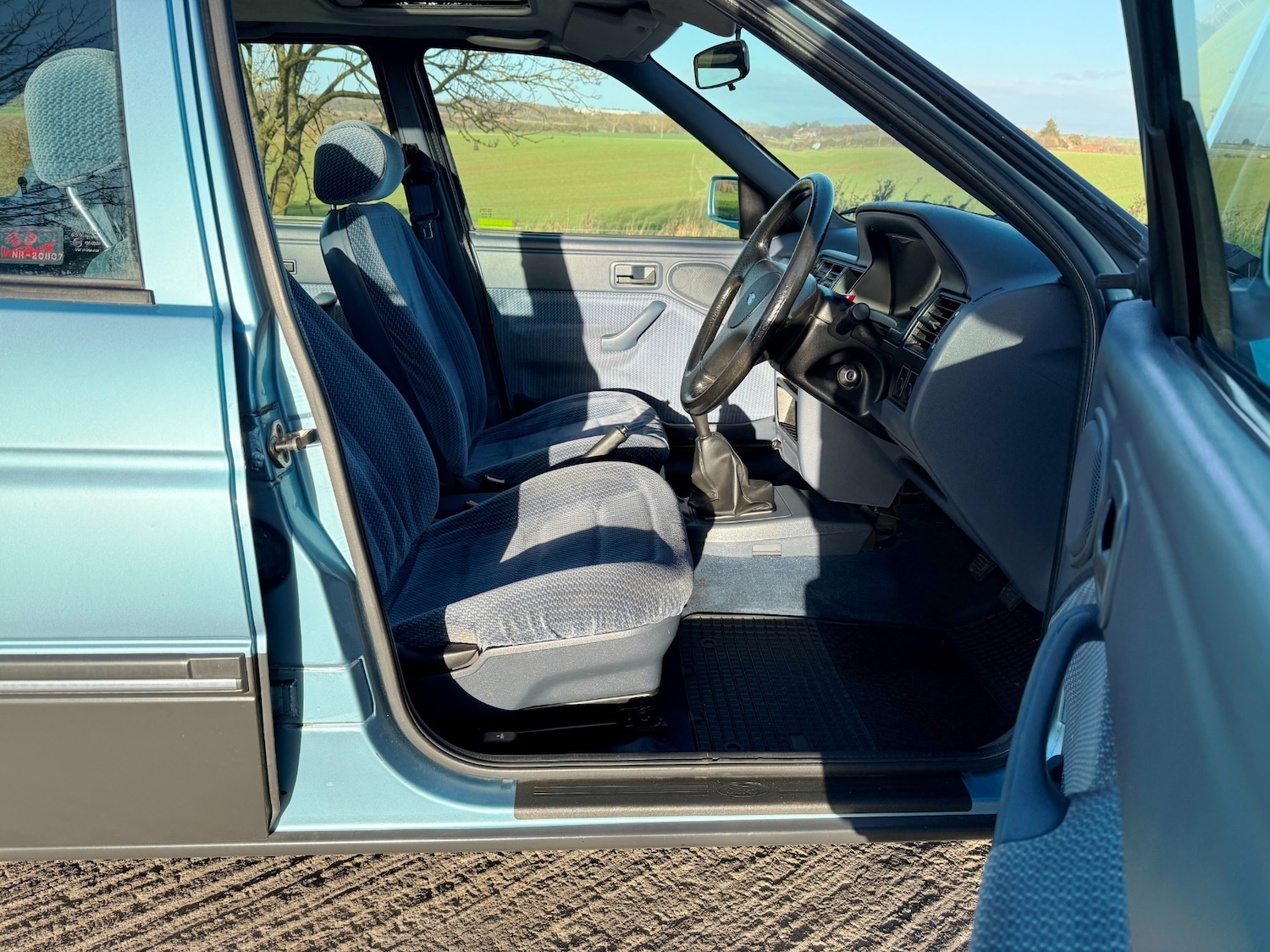 Used Ford Escort 1992 for sale - 76600159: Photo 31