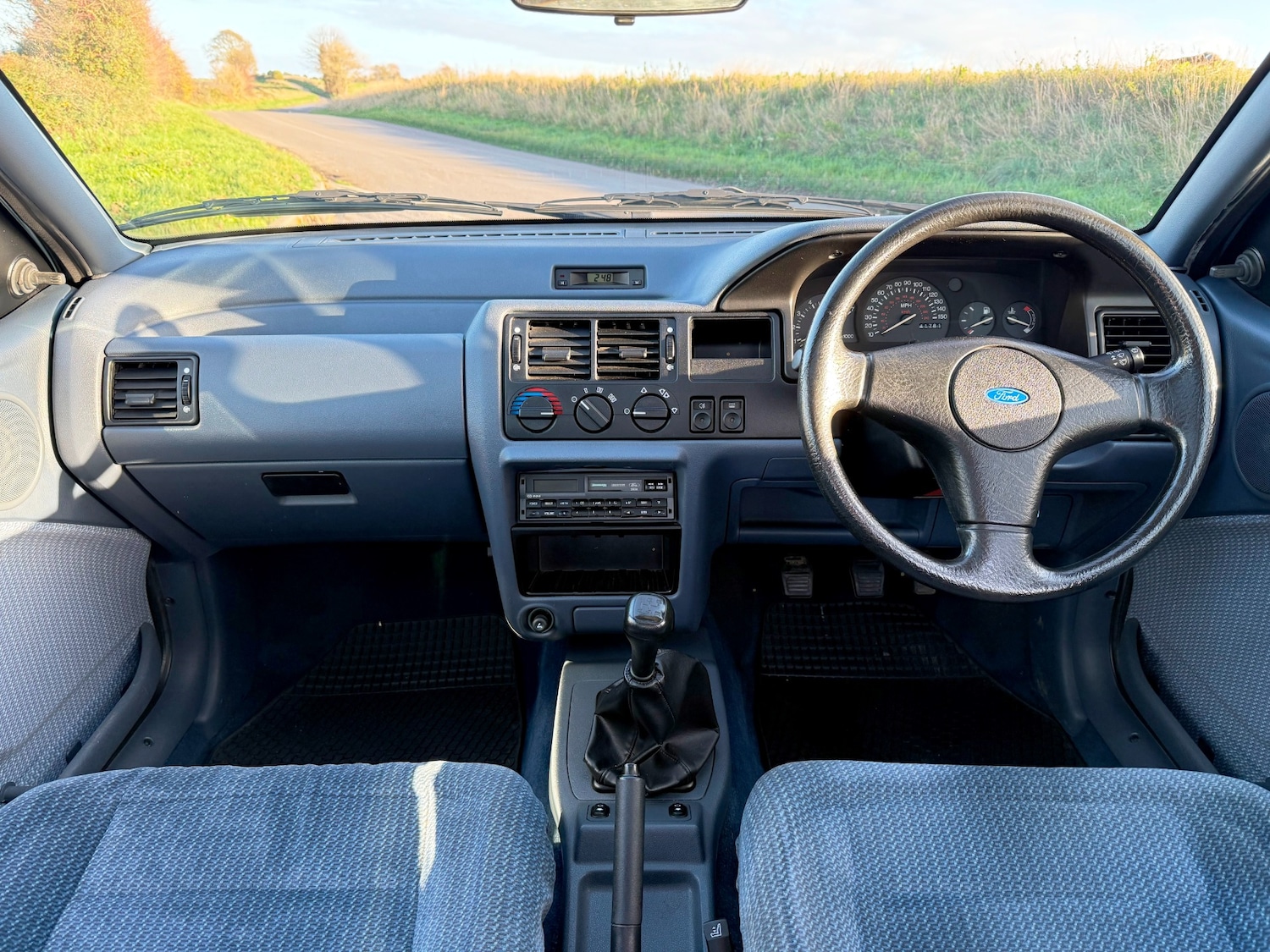 Used Ford Escort 1992 for sale - 76600159: Photo 36