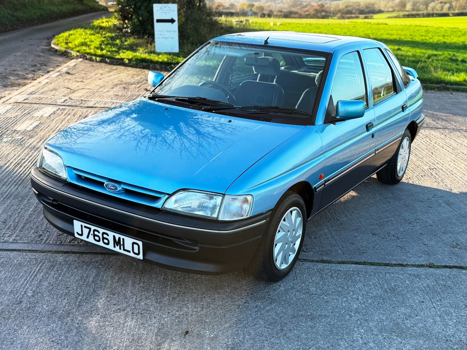 Used Ford Escort 1992 for sale - 76600159: Photo 4