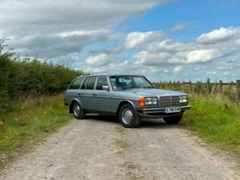 Used Mercedes-Benz 200 1983 for sale - 68422975: Photo