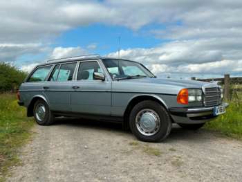 Used Mercedes-Benz 200 1983 for sale - 68422975: Photo
