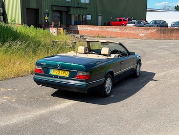 Used Mercedes-Benz E Class 1995 for sale - 79017418: Photo