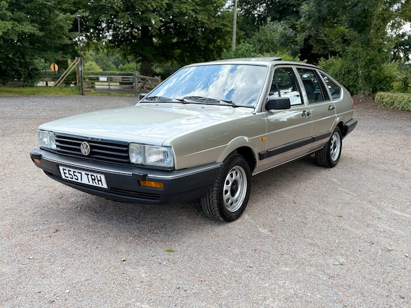 Used Volkswagen Passat 1988 for sale - 75097520: Photo 1