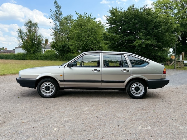 Used Volkswagen Passat 1988 for sale - 75097520: Photo 6