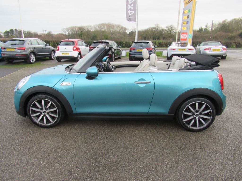 Used MINI Convertible 2017 for sale - 76957438: Photo 3