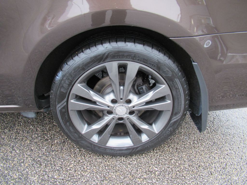 Used Mercedes-Benz V-Class 2017 for sale - 77226277: Photo 11