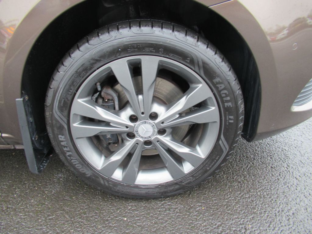 Used Mercedes-Benz V-Class 2017 for sale - 77226277: Photo 9