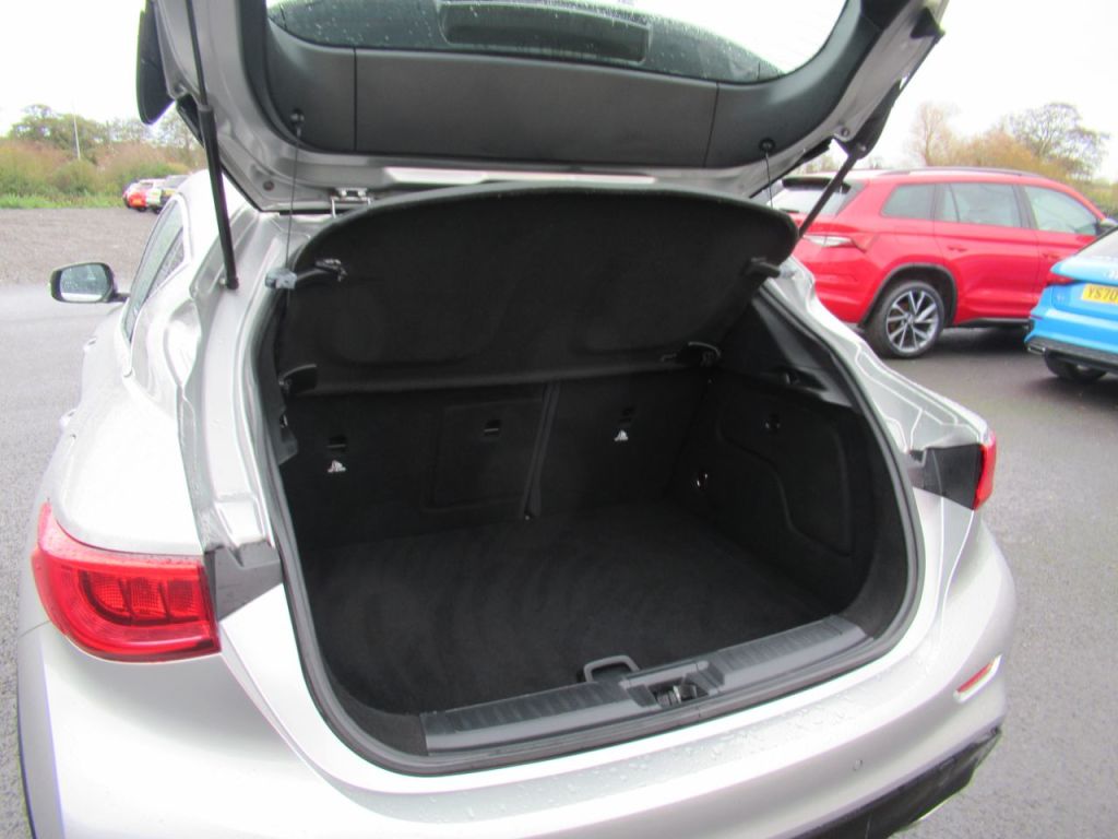 Used Infiniti Q30 2017 for sale - 76685836: Photo 9