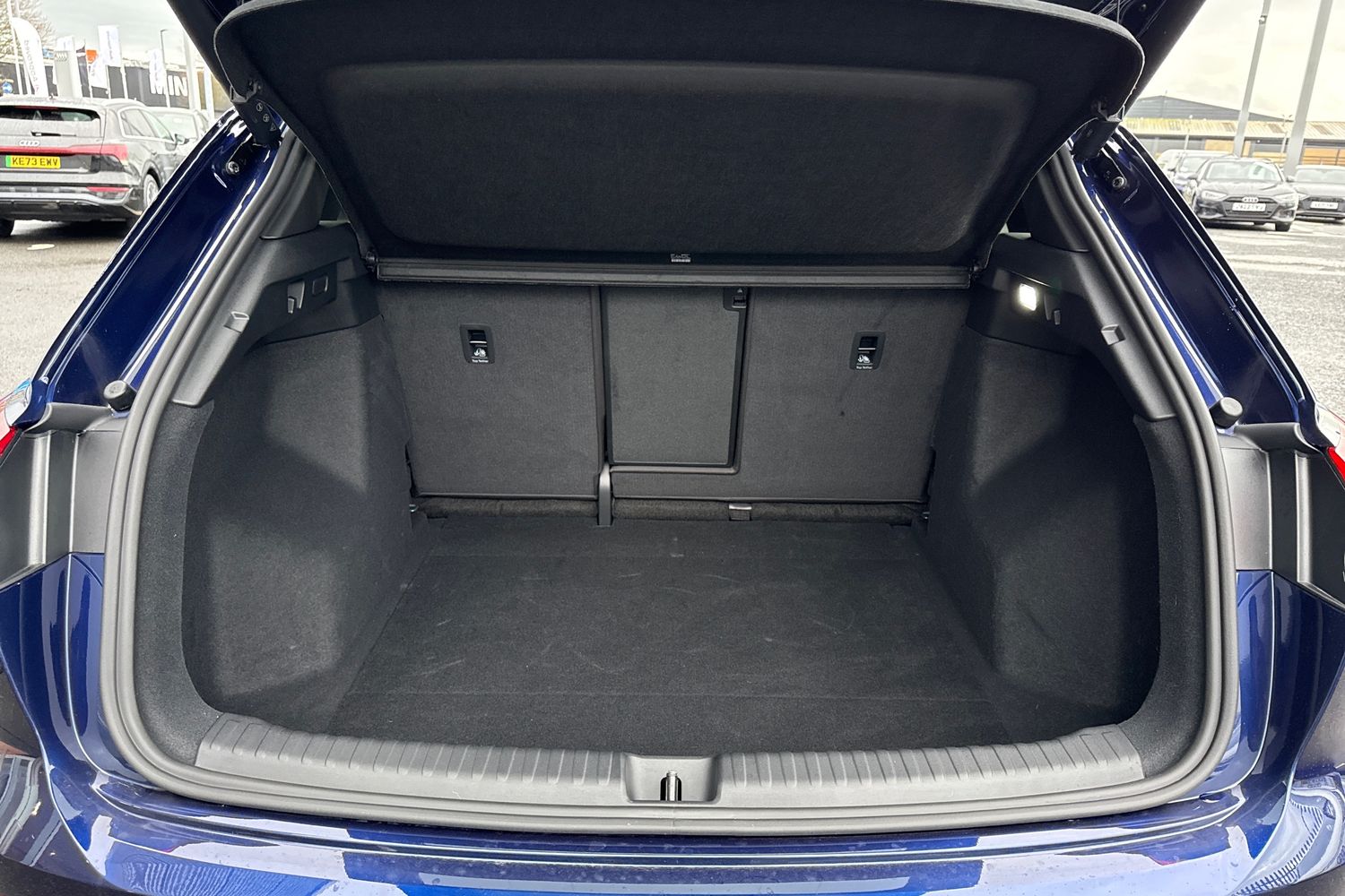 Used Audi Q4 e-tron 2025 for sale - 76909377: Photo 6