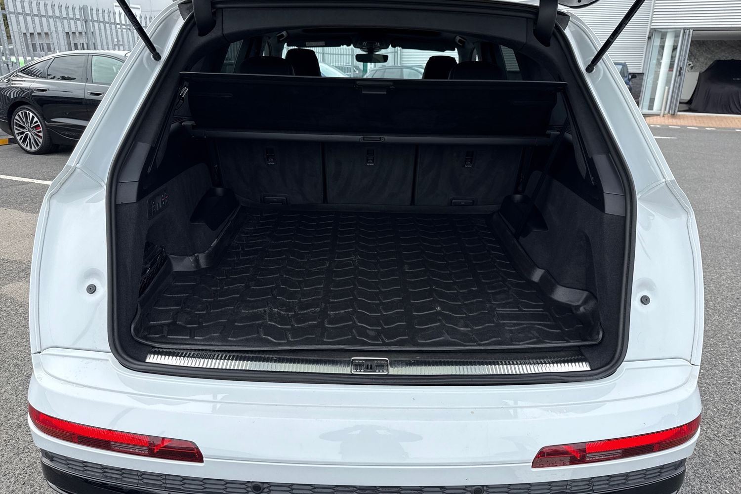Used Audi Q7 2023 for sale - 76113740: Photo 6