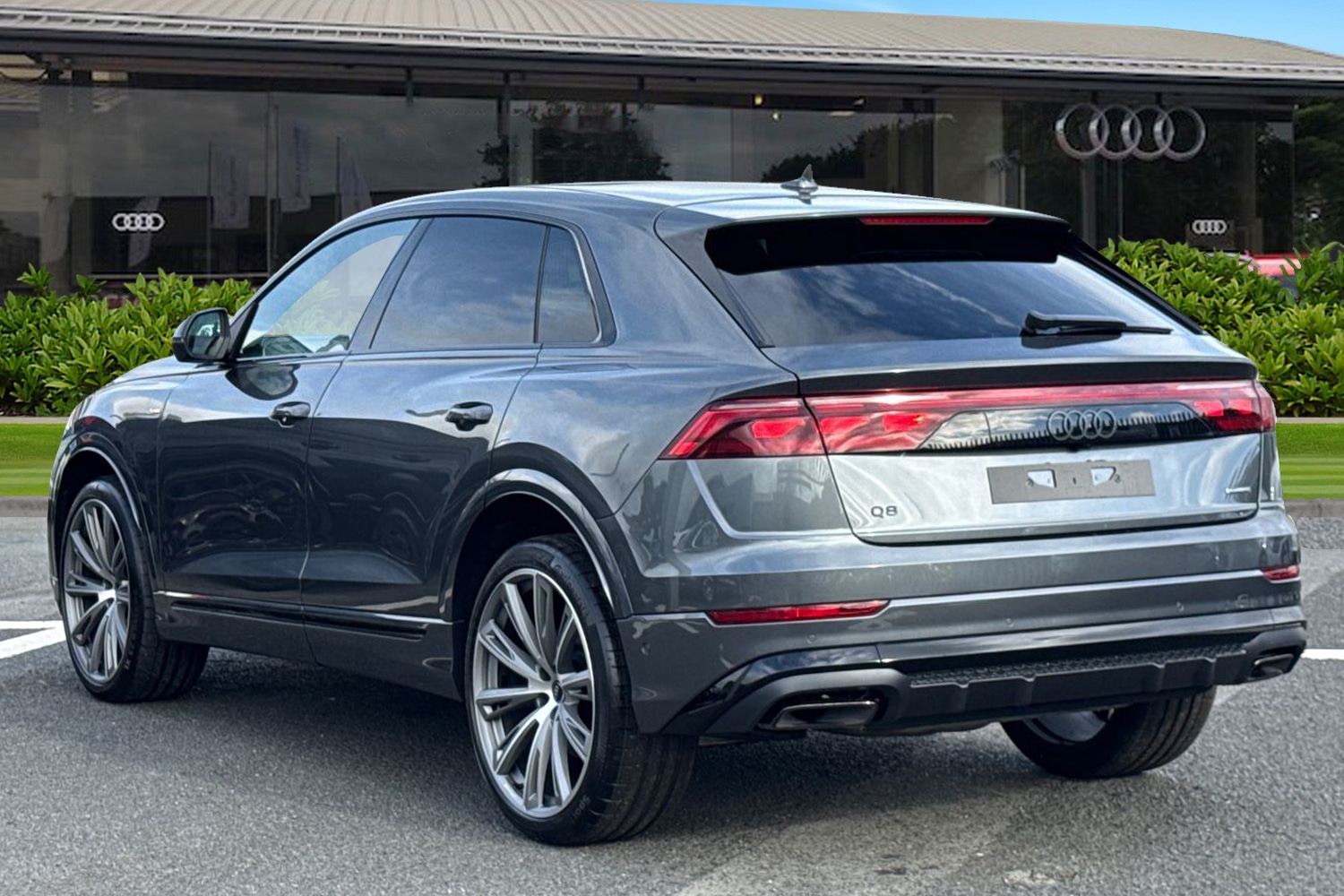 Used Audi Q8 2025 for sale - 76654343: Photo 2