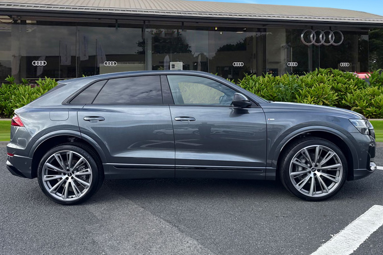 Used Audi Q8 2025 for sale - 76654343: Photo 3