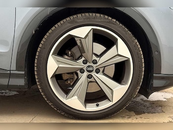 Used Audi Q4 e-tron 2025 for sale - 79082601: Photo