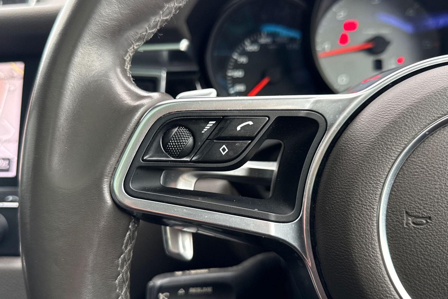 Used Porsche Macan 2017 for sale - 78107404: Photo 50