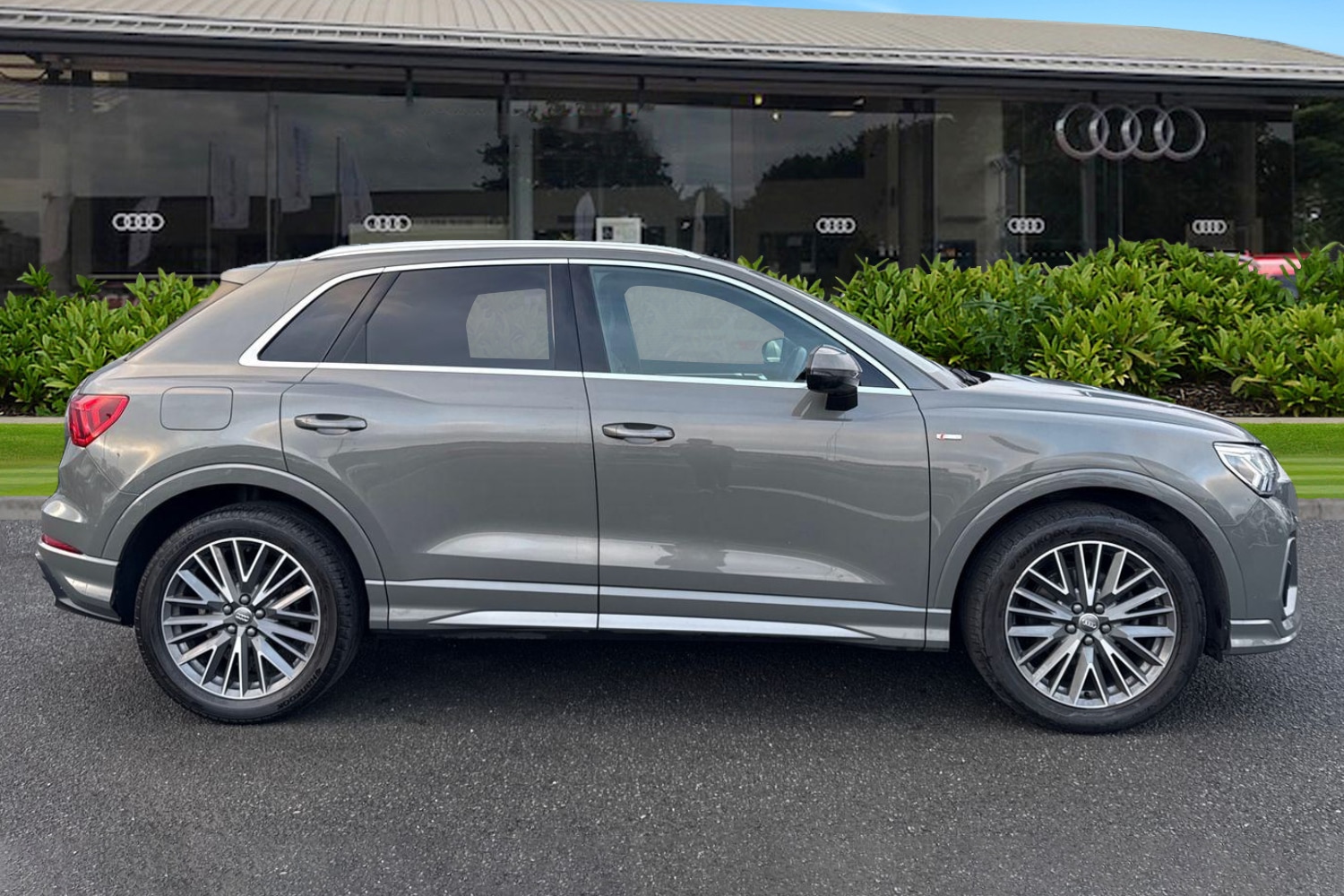 Used Audi Q3 2020 for sale - 76968045: Photo 3