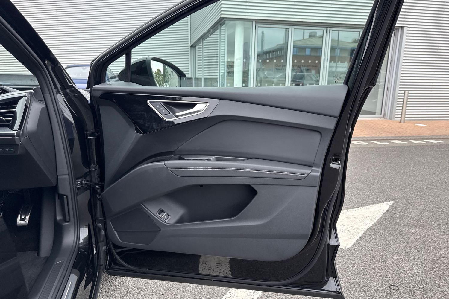 Used Audi Q4 e-tron 2025 for sale - 76232577: Photo 47