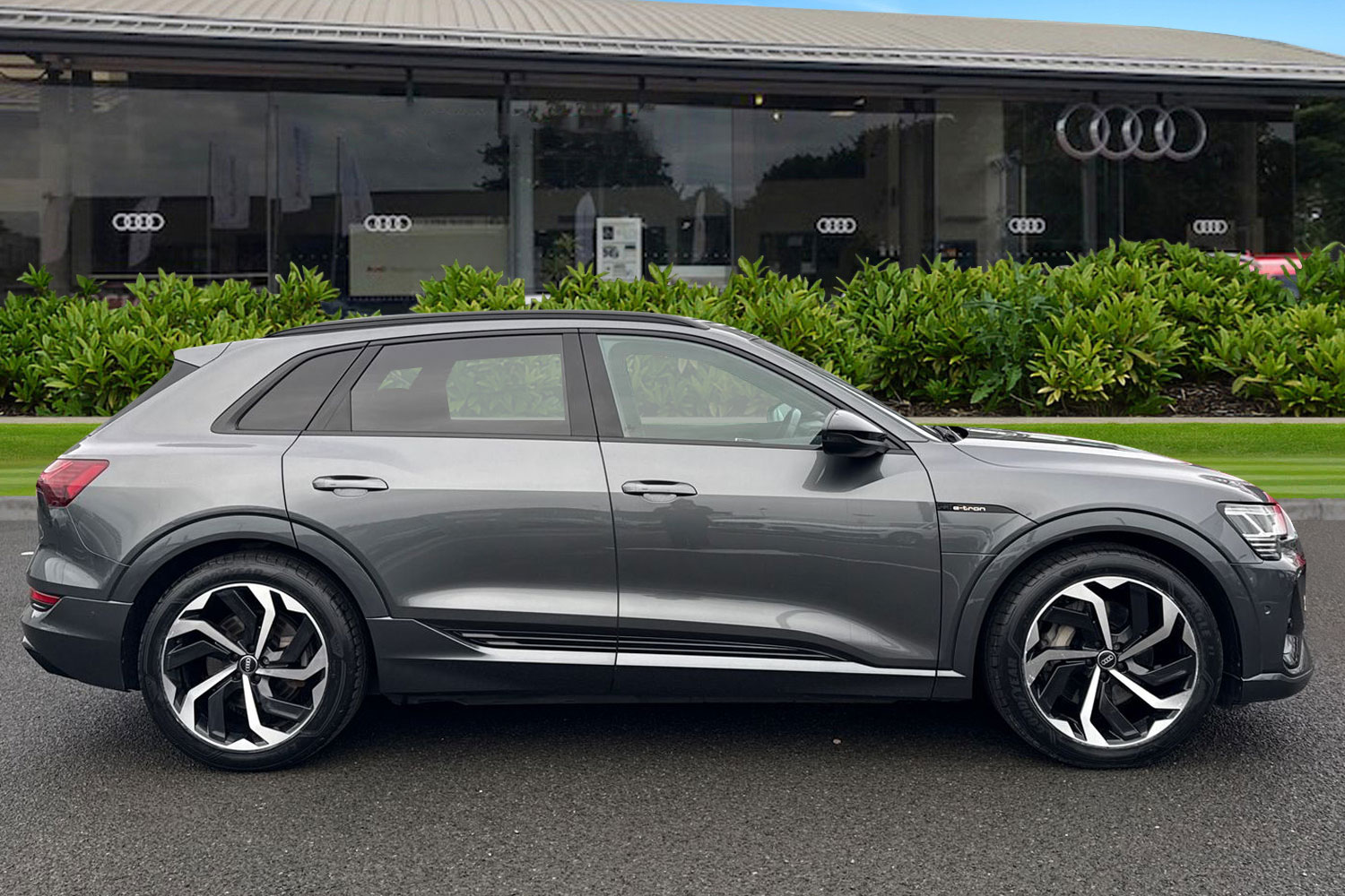 Used Audi e-tron 2022 for sale - 77000480: Photo 3