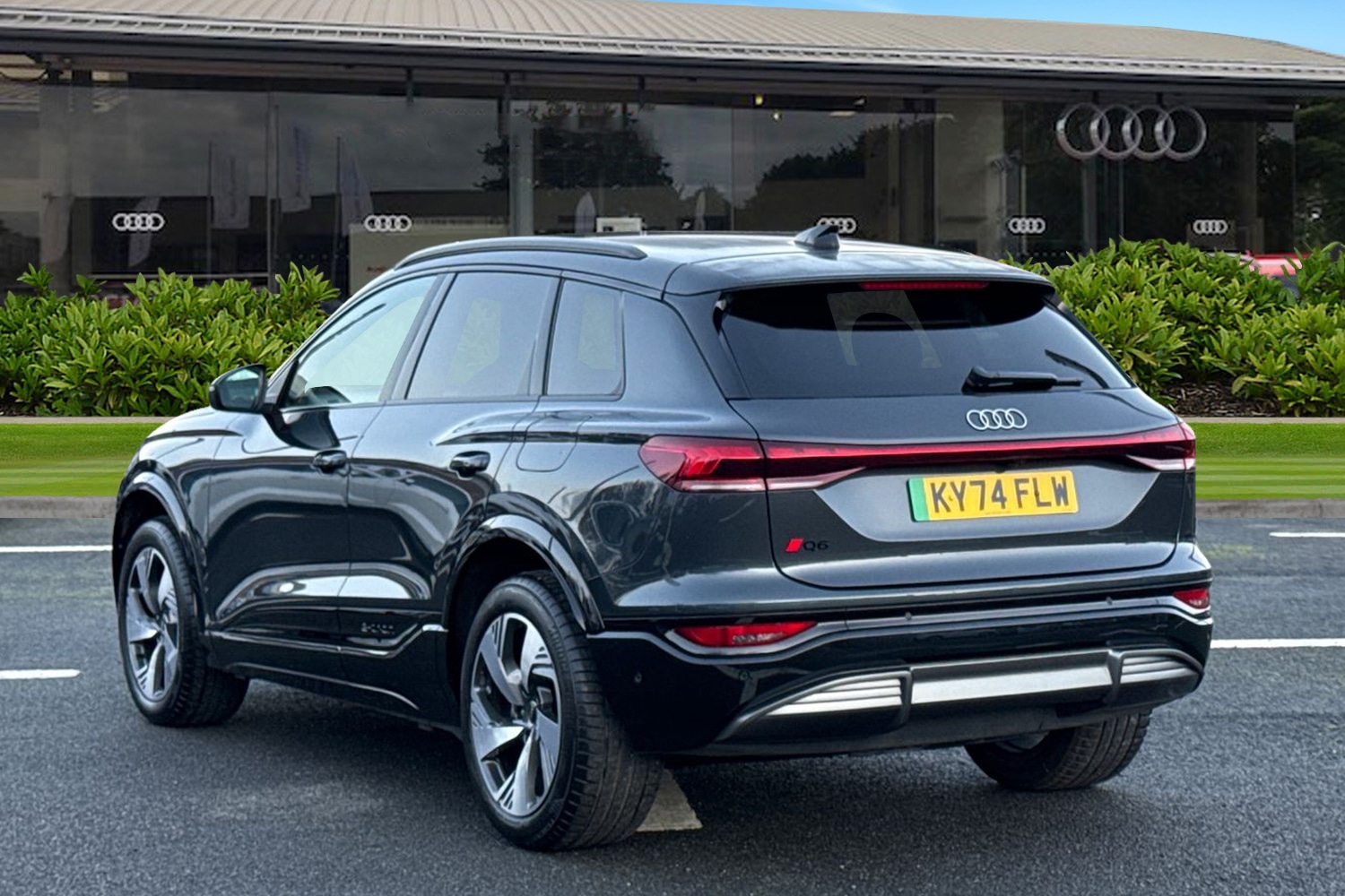 Used Audi Q6 e-tron 2024 for sale - 76385449: Photo 2