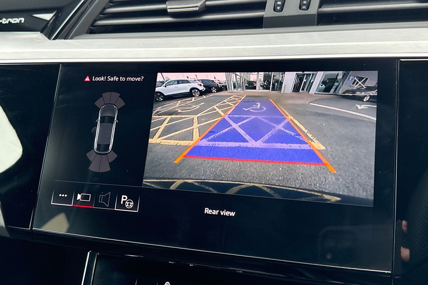 Used Audi Q8 2023 for sale - 77700629: Photo 54