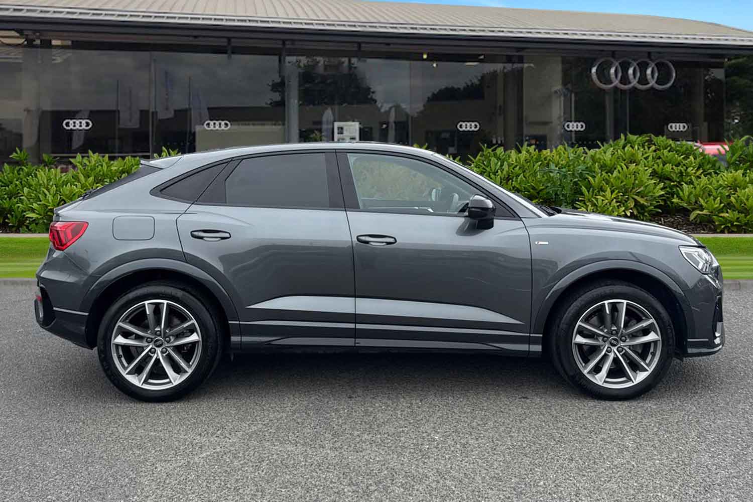 Used Audi Q3 2023 for sale - 76113690: Photo 3