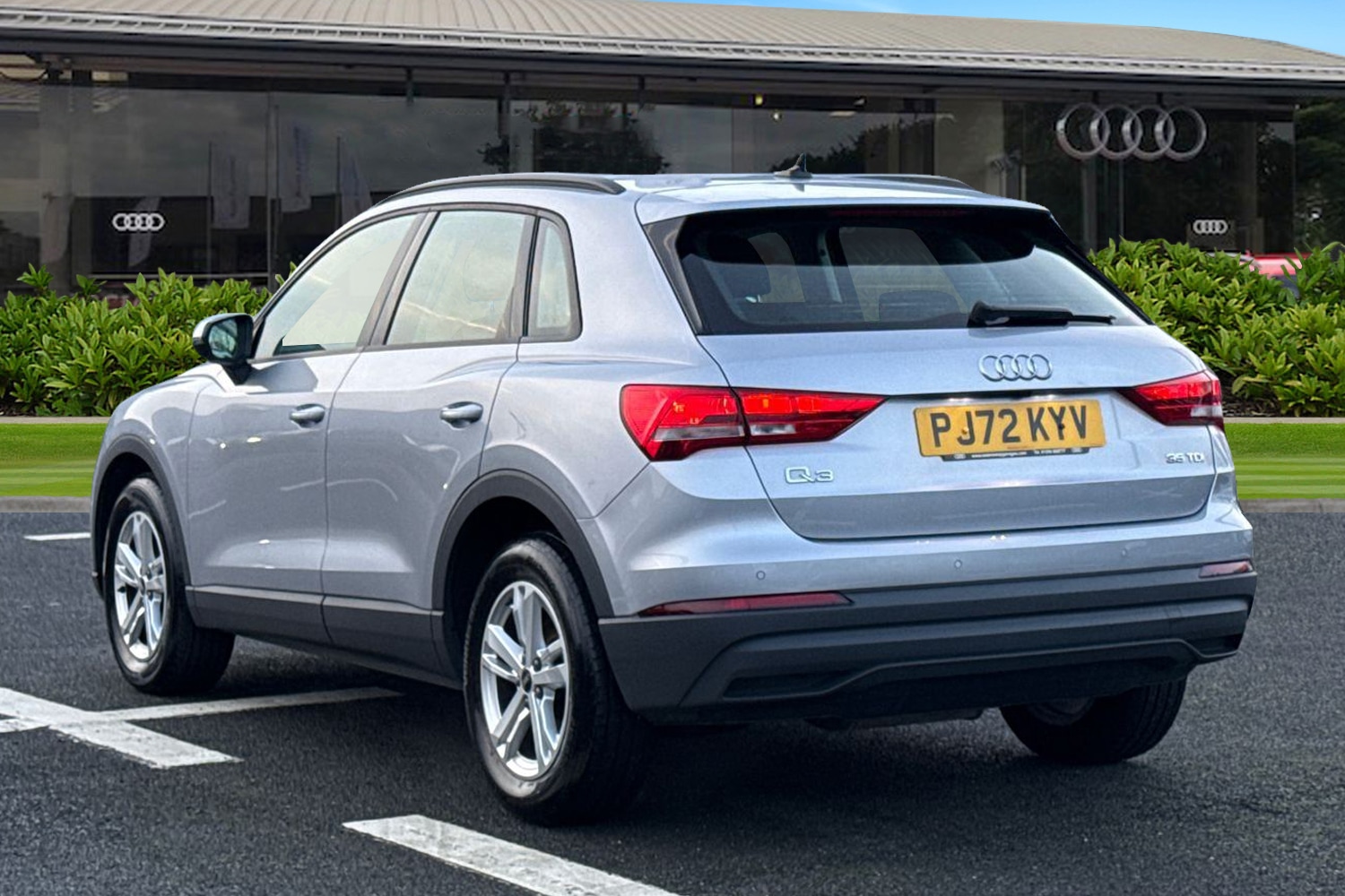 Used Audi Q3 2023 for sale - 77152619: Photo 2