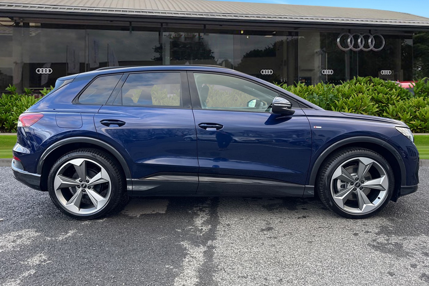 Used Audi Q4 e-tron 2025 for sale - 76968042: Photo 3