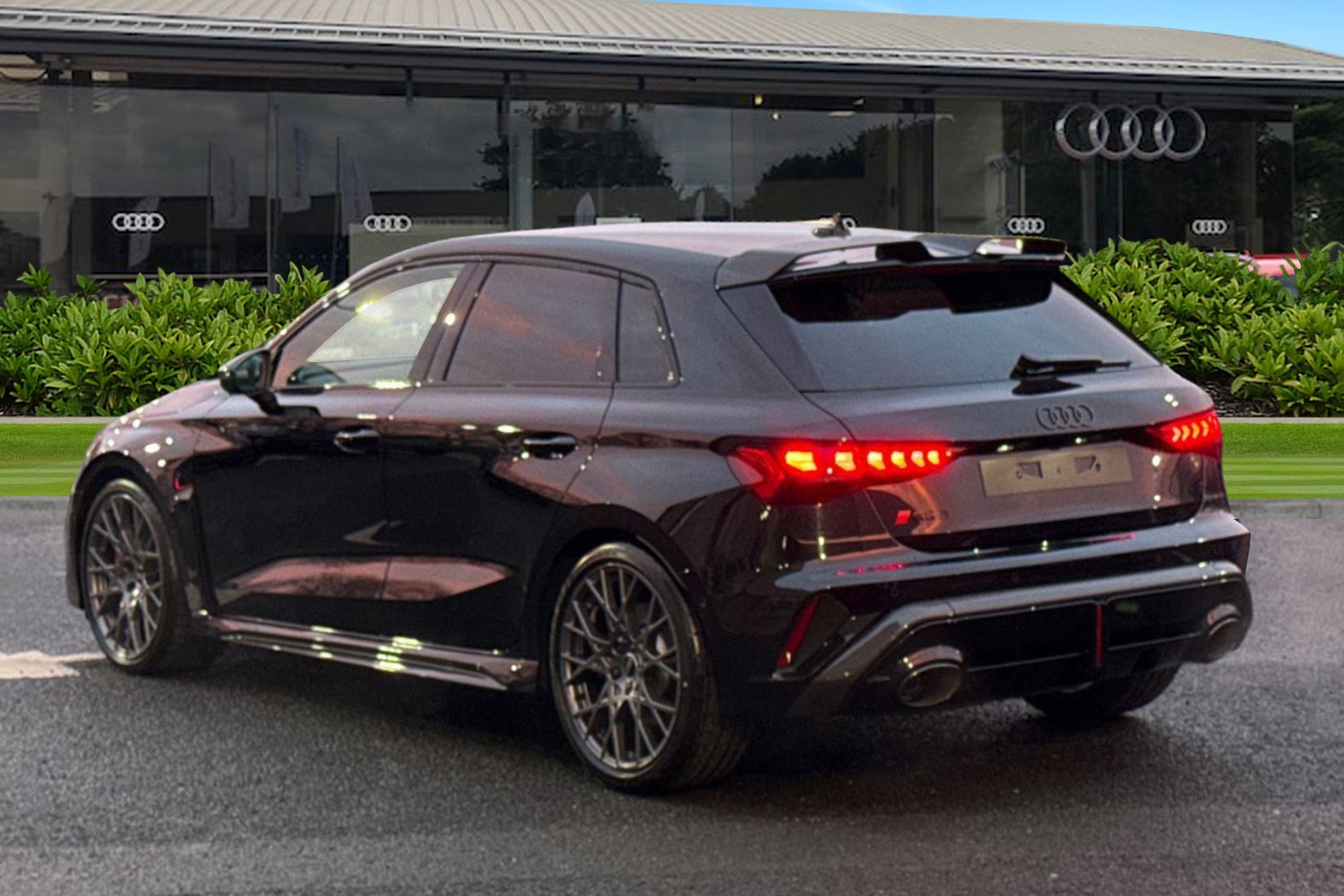 Used Audi RS3 2025 for sale - 76968075: Photo 2