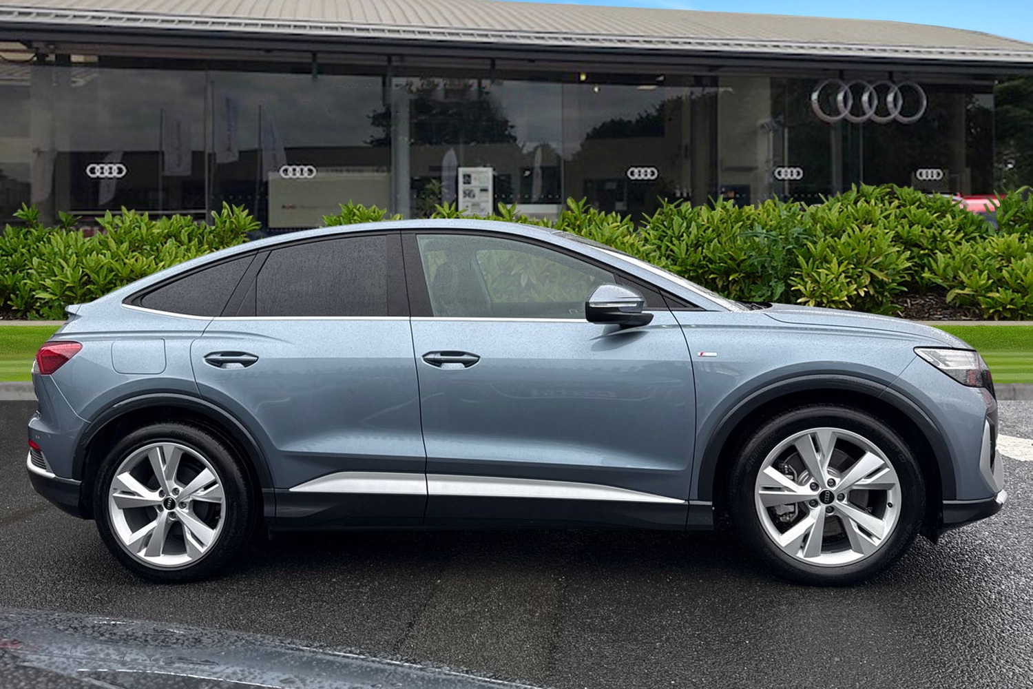 Used Audi Q4 e-tron 2024 for sale - 77368662: Photo 3