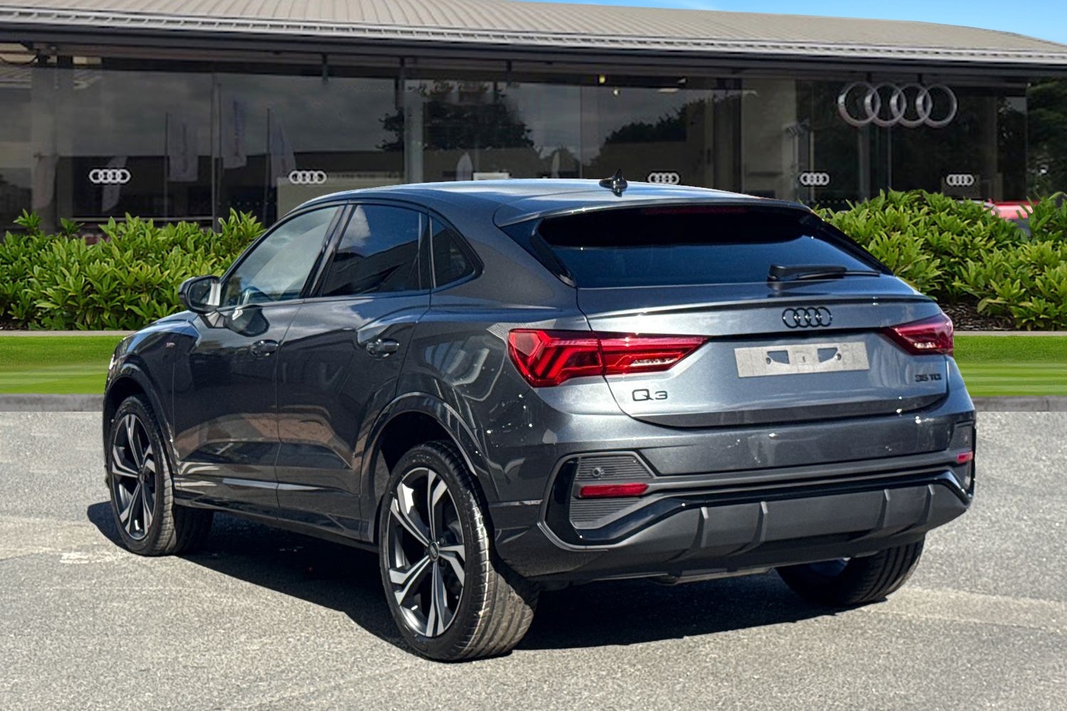 Used Audi Q3 2025 for sale - 76968066: Photo 2