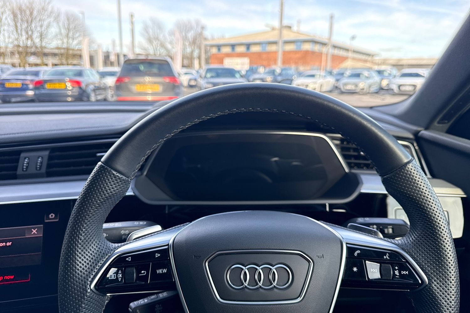 Used Audi Q8 e-tron 2023 for sale - 77535330: Photo 40