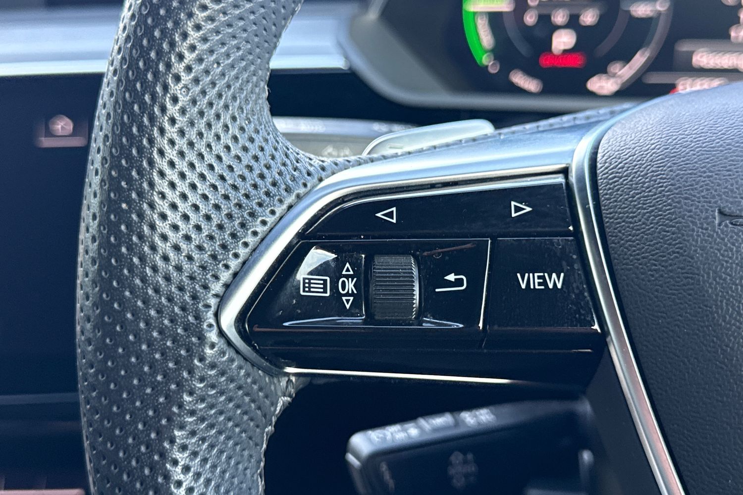 Used Audi Q8 e-tron 2023 for sale - 77535330: Photo 41