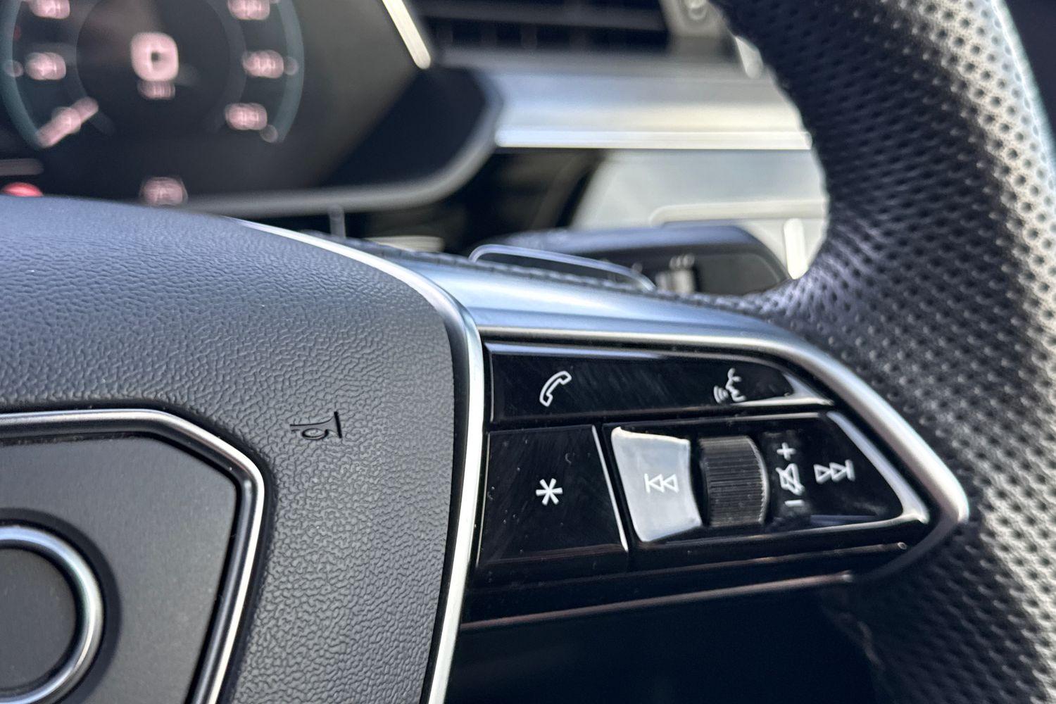 Used Audi Q8 e-tron 2023 for sale - 77535330: Photo 42