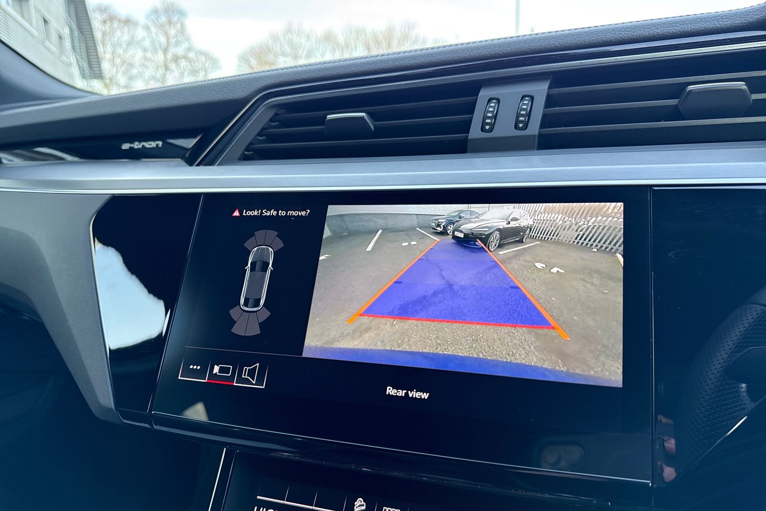 Used Audi Q8 e-tron 2023 for sale - 77535330: Photo 54