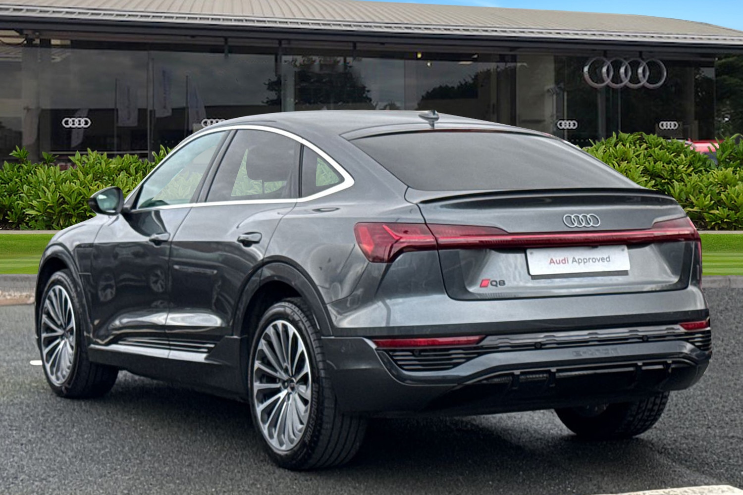 Used Audi Q8 e-tron 2024 for sale - 77368672: Photo 2