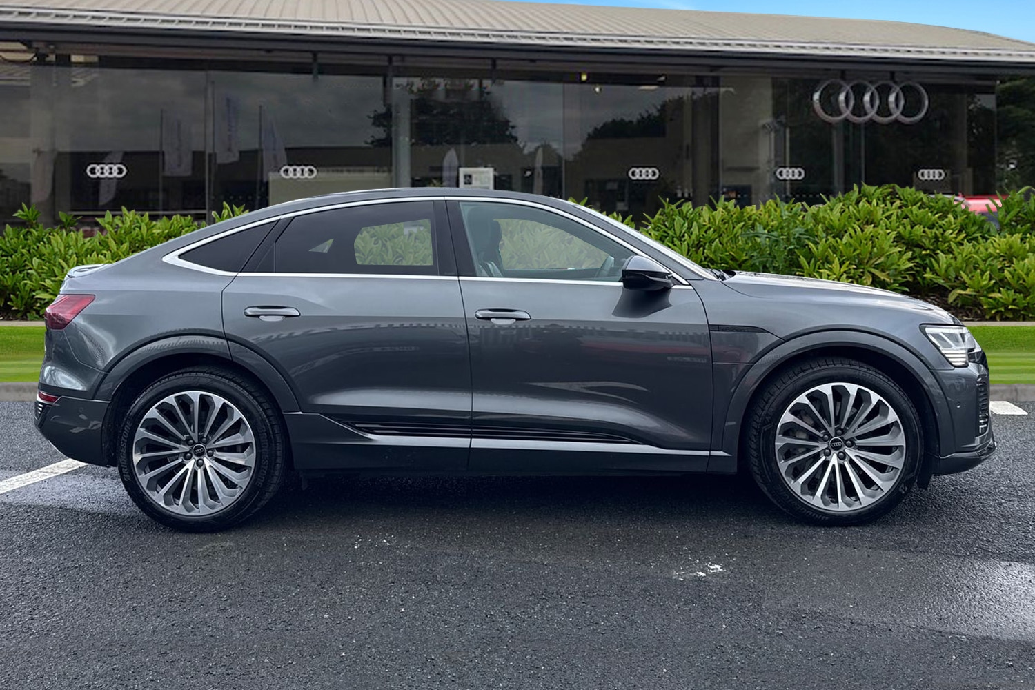 Used Audi Q8 e-tron 2024 for sale - 77368672: Photo 3